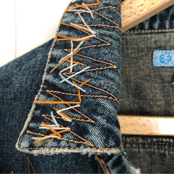 Denim Boho Coastal Cowgirl distressed denim embroidered jean jacket Small - Picture 12 of 12